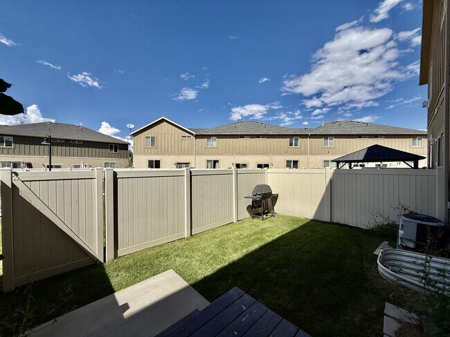 Building Photo - 6928 Village River Ln