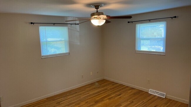Building Photo - 811 Kenbrook Dr