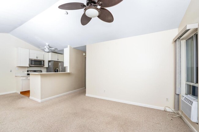 Building Photo - 2 Bedroom 2 Bathroom Upstairs Unit with Up...