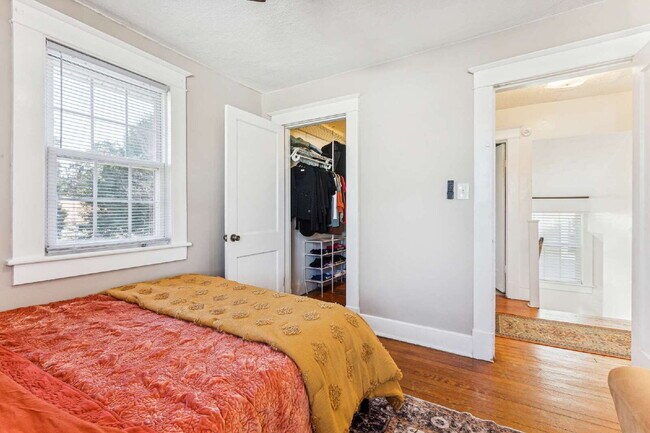 Building Photo - 102 Pear Ave