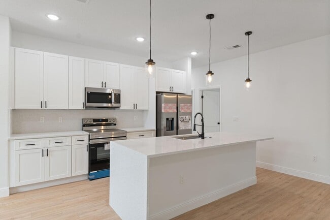 Building Photo - 6067 SW 155th St Rd