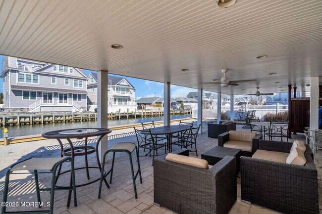 Building Photo - 326 Cutter Ln