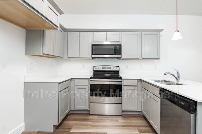 Building Photo - 323 W 435 N