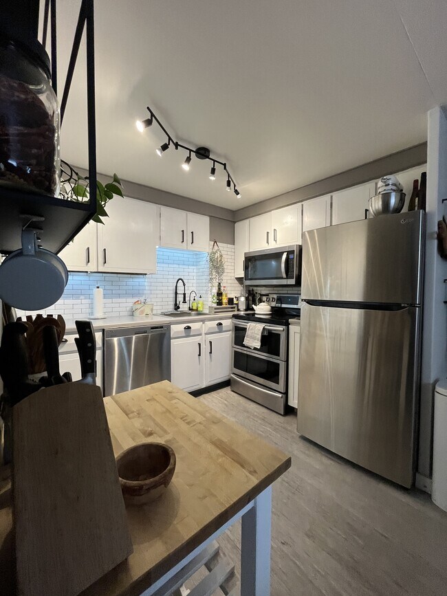 Building Photo - 1155 Ash St