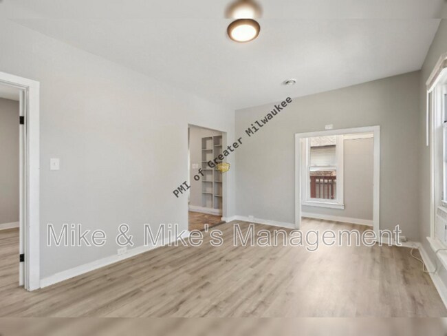 Building Photo - 506 E Linus St