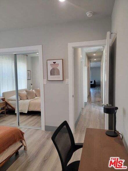 Building Photo - 1559 1/2 S Harvard Boulevard Unit