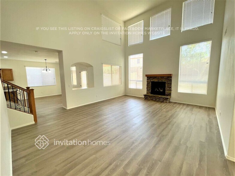 Building Photo - 2226 W Dale Ln