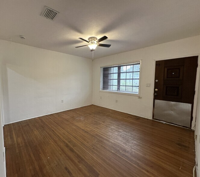 Building Photo - 5103 NW 8th Ave