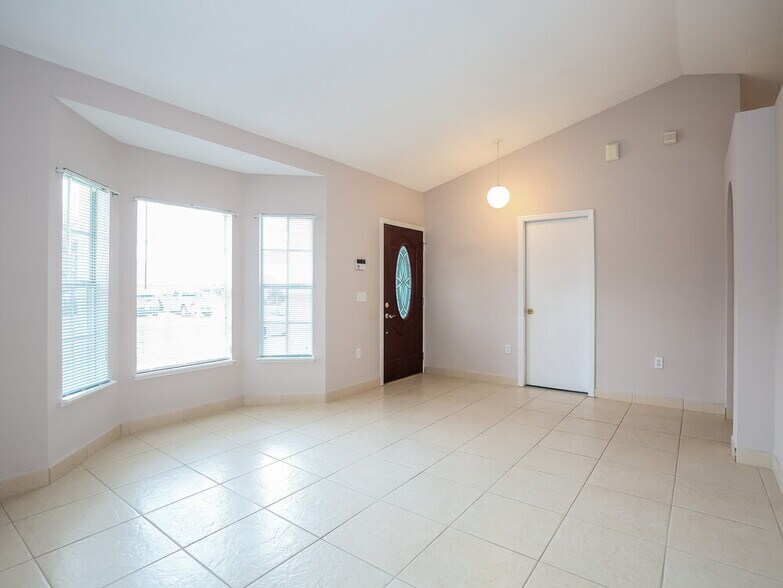 Building Photo - 3648 Wellington Pl