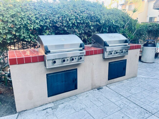 Building Photo - Mission Valley 2 Bedroom Two Story Second ...