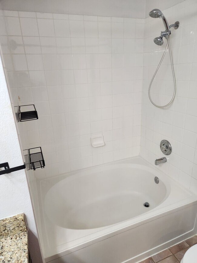 Building Photo - Stylish 2 Bed, 2 Bath Main-Floor Condo – U...