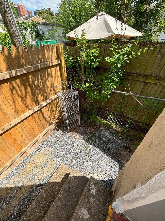 Building Photo - 815 N Caroline St