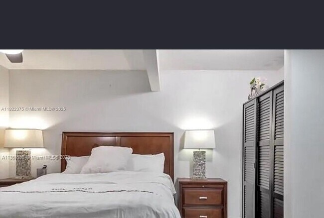 Building Photo - 1717 N Bayshore Dr