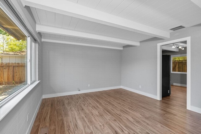 Building Photo - 1141-1161 Oak Avenue