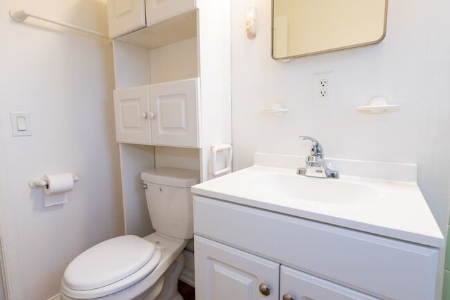 Building Photo - 2 Bed / 1 Bath in Tulsa! Ready Mid June!