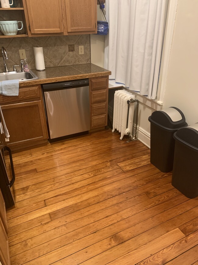 Dishwasher and Granite Countertops - 1617 W Grace St