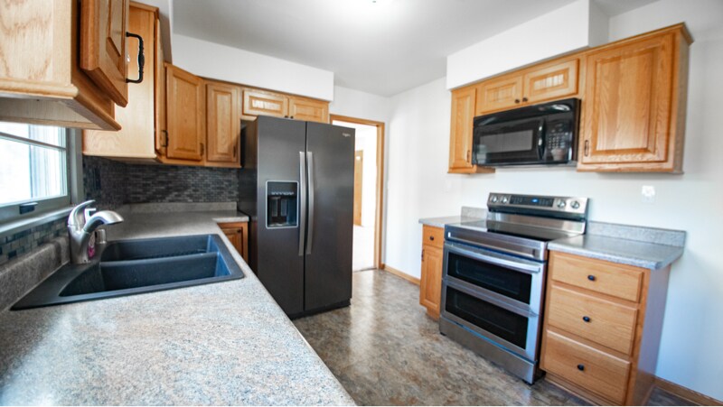 Building Photo - 1402-1402 Summit Ave