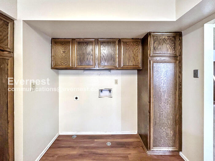 Building Photo - 6659 Gambol Quail Dr E