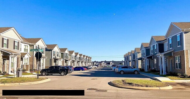Building Photo - "Charming 3-Bed Townhouse with Granite Acc...