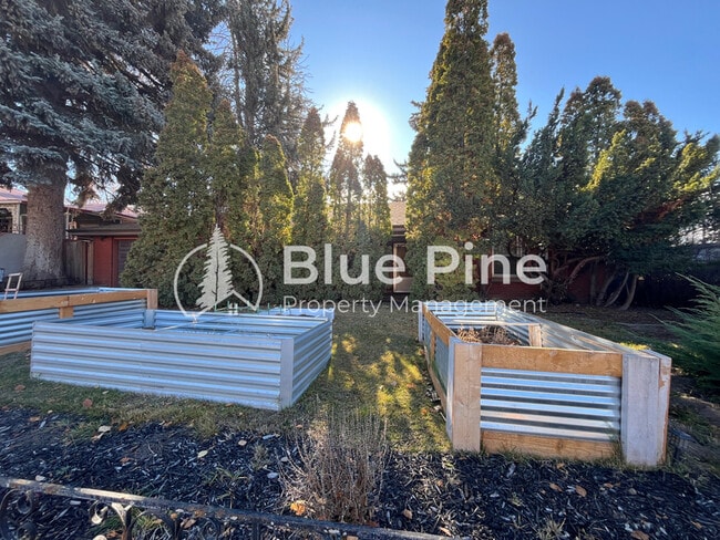 Building Photo - 175 W 17th St