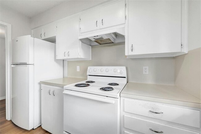 Building Photo - 8102 Ceberry Dr