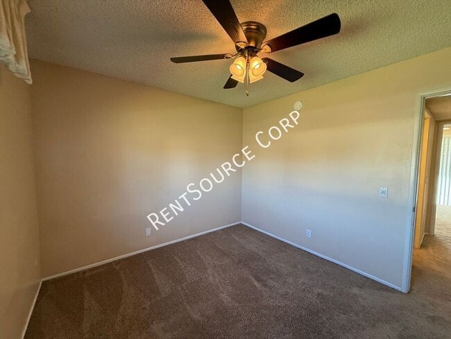 Building Photo - 39642 Country Club Dr