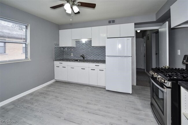 Building Photo - 2346 Westmoor Rd