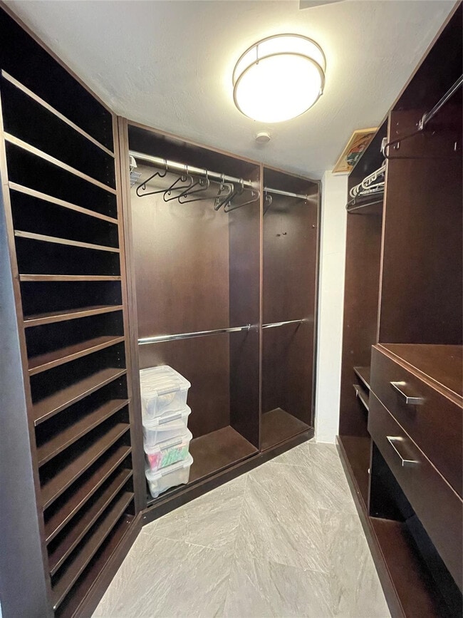 Building Photo - 19101 NE 36th Pl