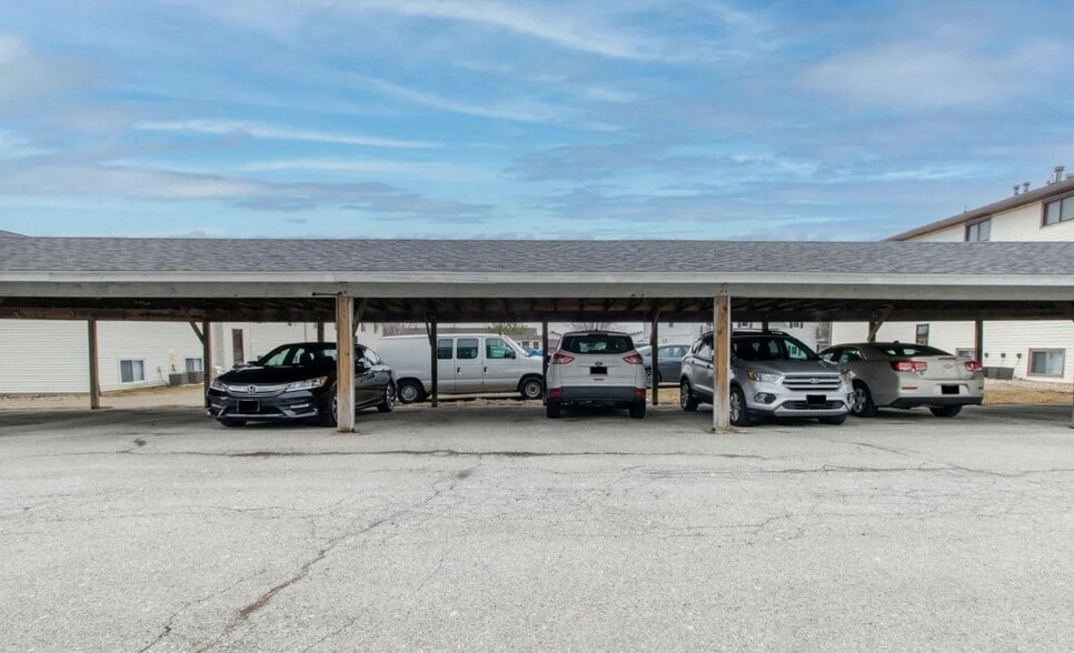 Building Photo - 1709 Rockingham Dr