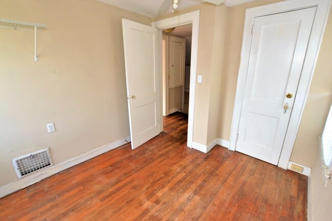 Building Photo - 1211 Highland St