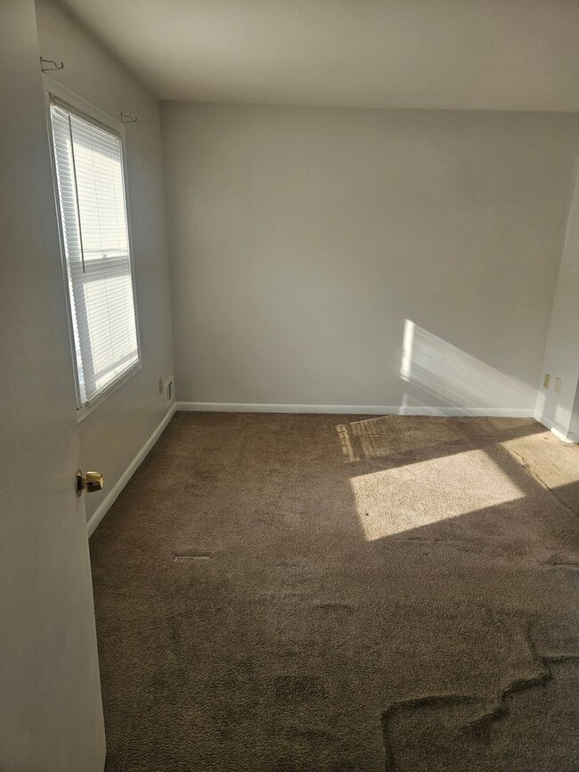 Building Photo - 19646 Fleetwood Dr