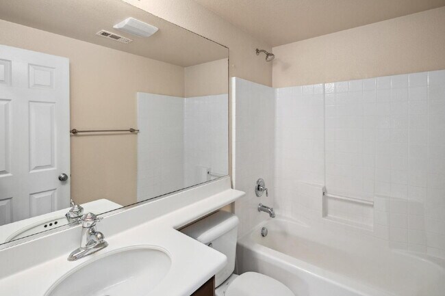 Building Photo - Stunning Corner Unit with Mountain Views & Prime Location!