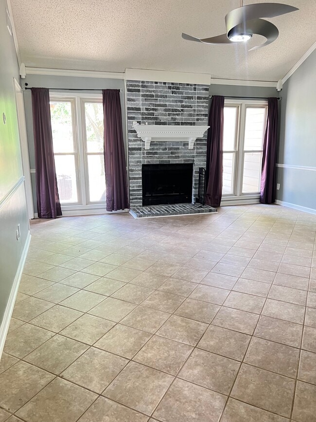 Building Photo - 6495 Saddleback Cir