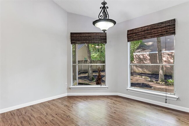 Building Photo - 15 Tulip Hill Ct
