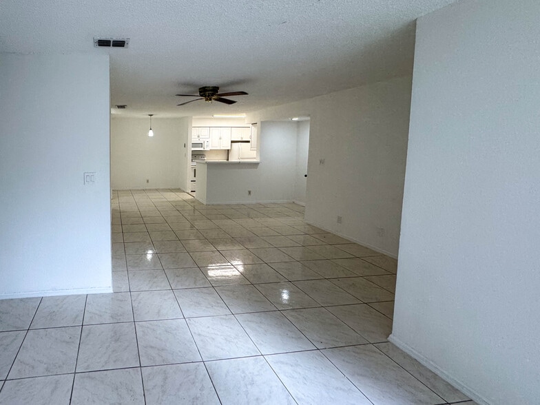 Building Photo - 2866 S University Dr