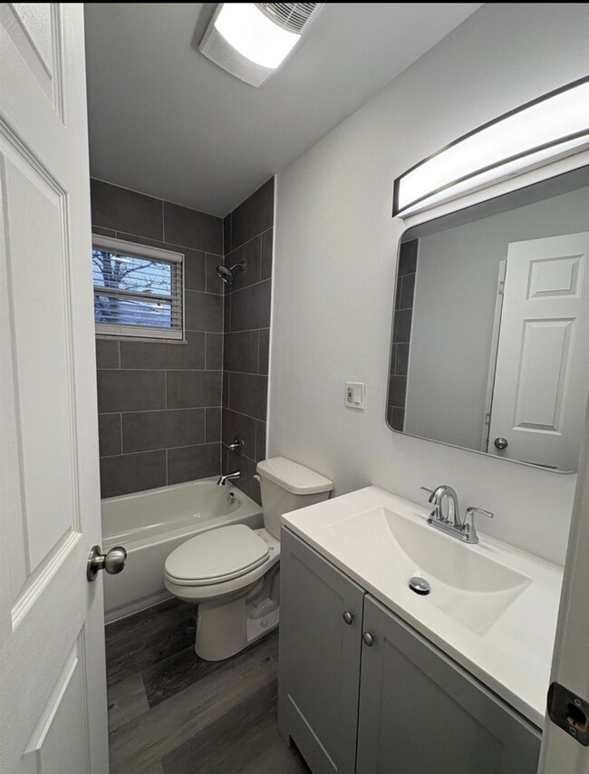 Building Photo - Duplex - 2117