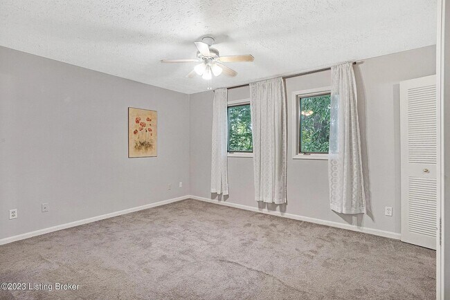 Building Photo - 324 Cres Spring Dr