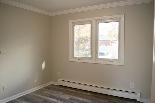 Building Photo - 678 Savin Ave