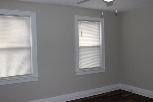 Building Photo - 3 bedroom 2 bath