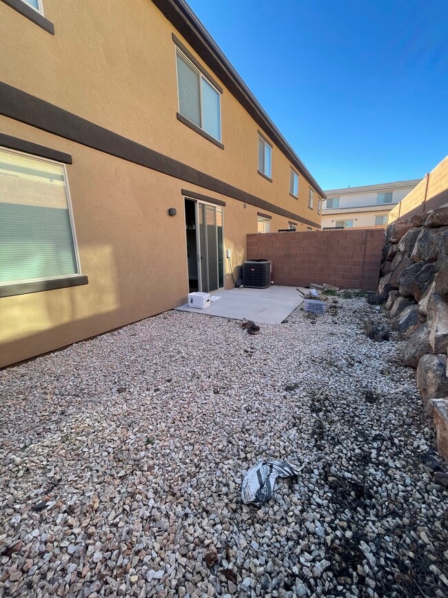 Building Photo - 489 N 530 W