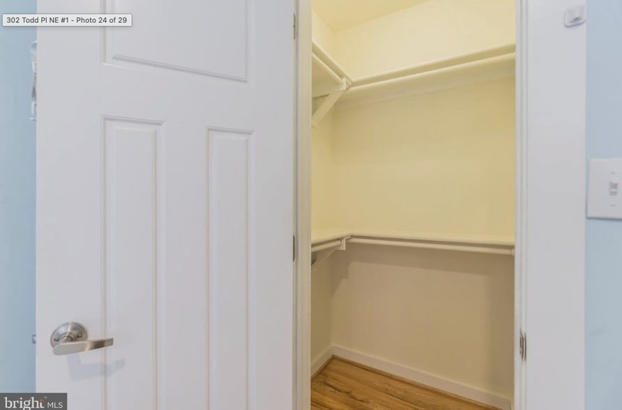 Building Photo - 302 Todd Pl NE