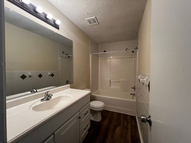 Building Photo - Townhome For Rent In Virginia Beach