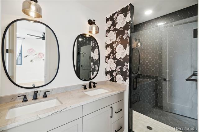 Building Photo - 475 Galapago St