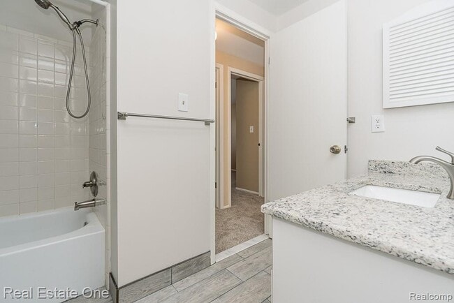 Building Photo - 5075 Buckingham Pl Dr