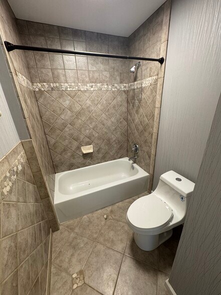 Building Photo - 5914 Mount Water Trl