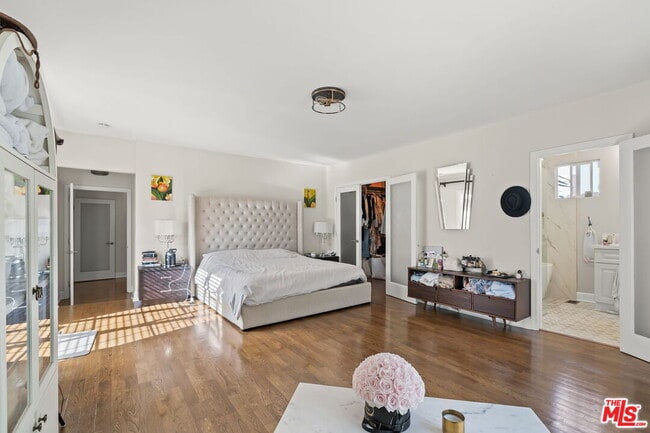 Building Photo - 962 S Plymouth Blvd