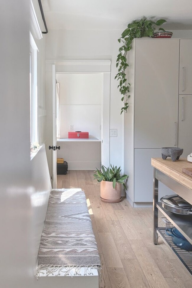 Building Photo - 1387 Allison Ave