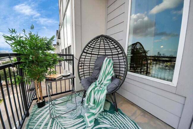 Building Photo - 1111 Shepherd Dr