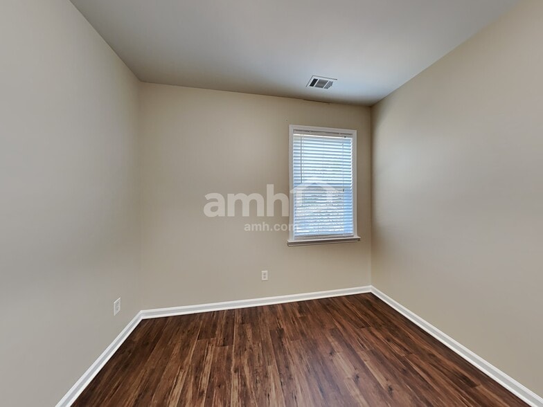 Building Photo - 916 Swallowtail View