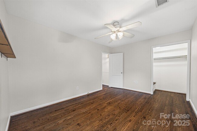 Building Photo - 512 Wakefield Dr